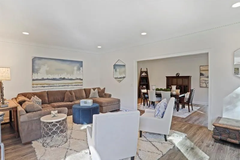 5500 Glen Errol Road, Atlanta, Georgia 30327, 5 Bedrooms Bedrooms, ,4 BathroomsBathrooms,Residential,Sold,5500 Glen Errol Road,6641137