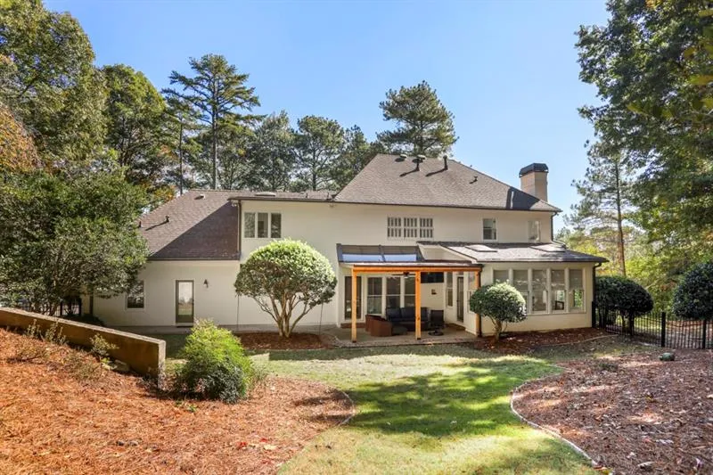 5500 Glen Errol Road, Atlanta, Georgia 30327, 5 Bedrooms Bedrooms, ,4 BathroomsBathrooms,Residential,Sold,5500 Glen Errol Road,6641137