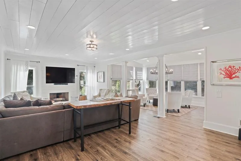 5500 Glen Errol Road, Atlanta, Georgia 30327, 5 Bedrooms Bedrooms, ,4 BathroomsBathrooms,Residential,Sold,5500 Glen Errol Road,6641137