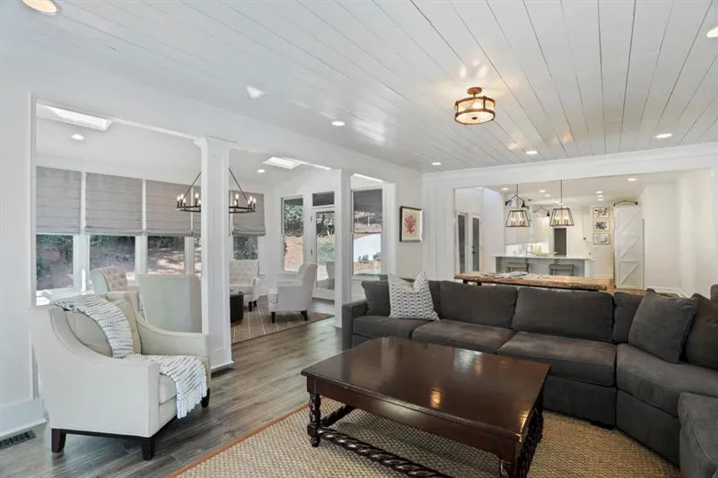 5500 Glen Errol Road, Atlanta, Georgia 30327, 5 Bedrooms Bedrooms, ,4 BathroomsBathrooms,Residential,Sold,5500 Glen Errol Road,6641137