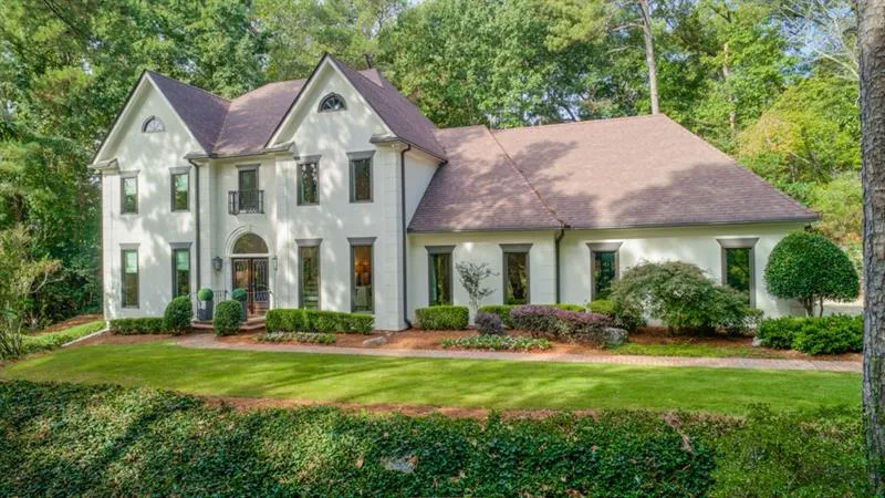 5500 Glen Errol Road, Atlanta, Georgia 30327, 5 Bedrooms Bedrooms, ,4 BathroomsBathrooms,Residential,Sold,5500 Glen Errol Road,6641137