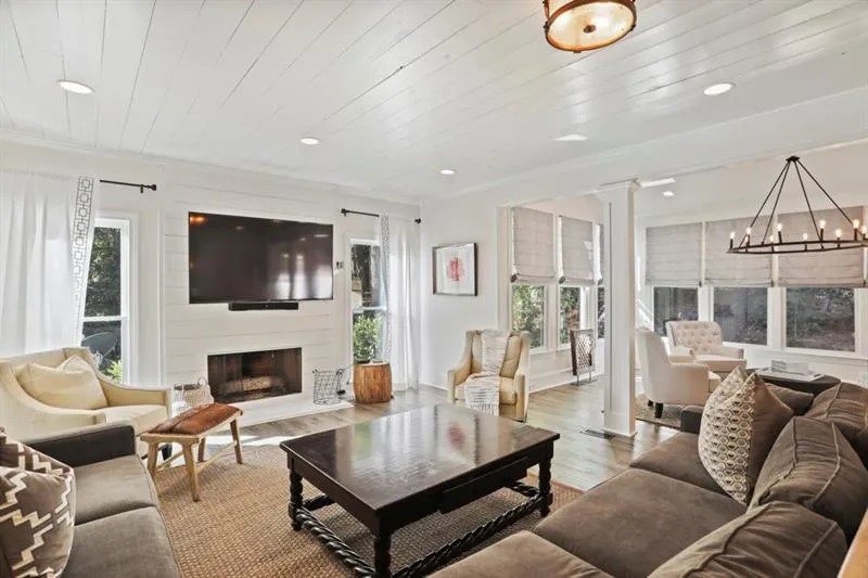 5500 Glen Errol Road, Atlanta, Georgia 30327, 5 Bedrooms Bedrooms, ,4 BathroomsBathrooms,Residential,Sold,5500 Glen Errol Road,6641137