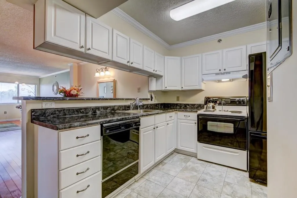 795 Hammond Drive Unit 406, Sandy Springs, Georgia 30328, 2 Bedrooms Bedrooms, ,1 BathroomBathrooms,Residential,Sold,795 Hammond Drive Unit 406,6040500