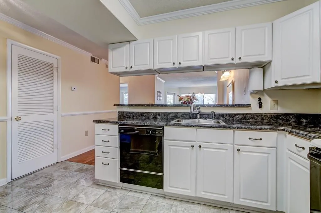 795 Hammond Drive Unit 406, Sandy Springs, Georgia 30328, 2 Bedrooms Bedrooms, ,1 BathroomBathrooms,Residential,Sold,795 Hammond Drive Unit 406,6040500