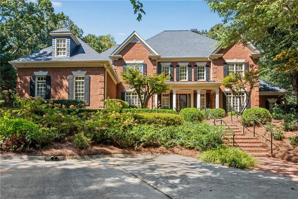 5950 Long Island Drive Nw, Atlanta, Georgia 30328, 5 Bedrooms Bedrooms, ,4 BathroomsBathrooms,Residential,For Sale,5950 Long Island Drive Nw,7655107