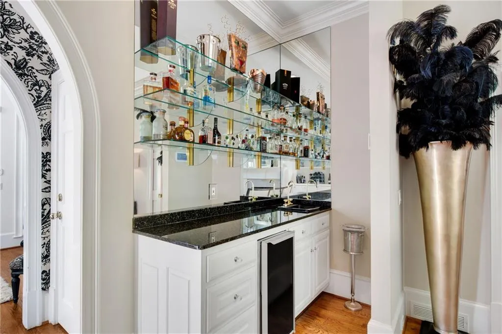 5950 Long Island Drive Nw, Atlanta, Georgia 30328, 5 Bedrooms Bedrooms, ,4 BathroomsBathrooms,Residential,For Sale,5950 Long Island Drive Nw,7655107