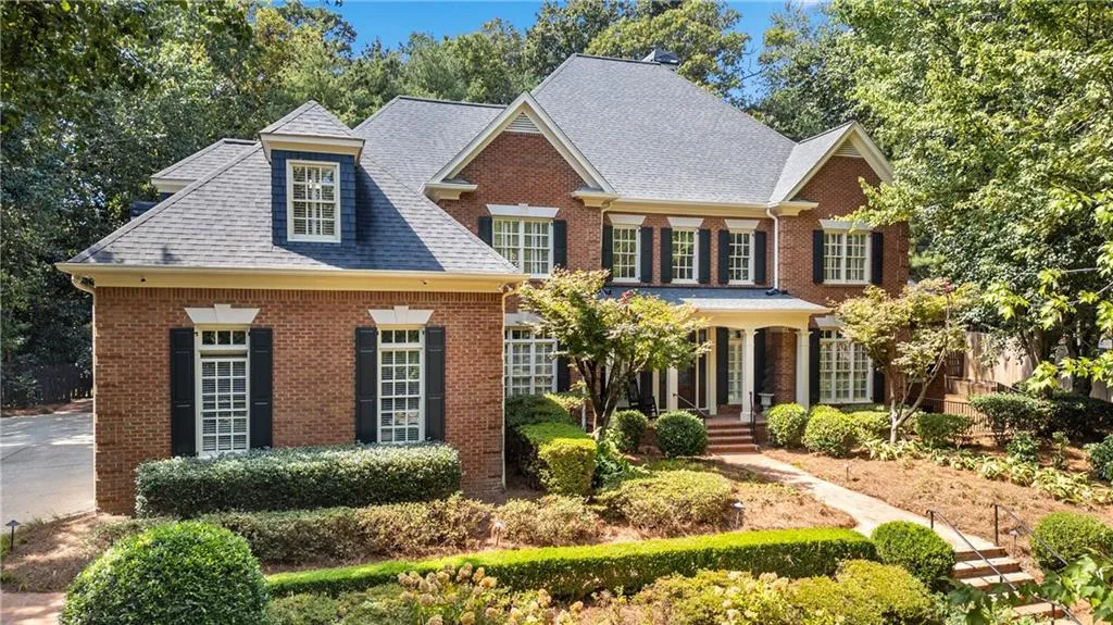 5950 Long Island Drive Nw, Atlanta, Georgia 30328, 5 Bedrooms Bedrooms, ,4 BathroomsBathrooms,Residential,For Sale,5950 Long Island Drive Nw,7655107