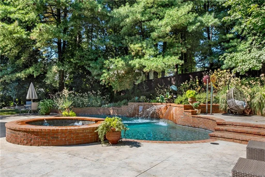 5950 Long Island Drive Nw, Atlanta, Georgia 30328, 5 Bedrooms Bedrooms, ,4 BathroomsBathrooms,Residential,For Sale,5950 Long Island Drive Nw,7655107