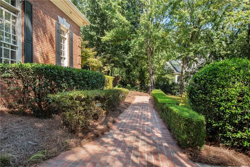 5950 Long Island Drive Nw, Atlanta, Georgia 30328, 5 Bedrooms Bedrooms, ,4 BathroomsBathrooms,Residential,For Sale,5950 Long Island Drive Nw,7655107