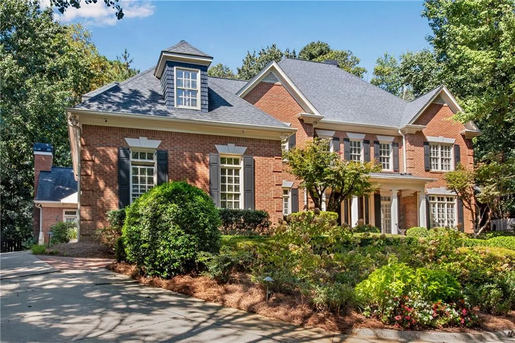 5950 Long Island Drive Nw, Atlanta, Georgia 30328, 5 Bedrooms Bedrooms, ,4 BathroomsBathrooms,Residential,For Sale,5950 Long Island Drive Nw,7655107