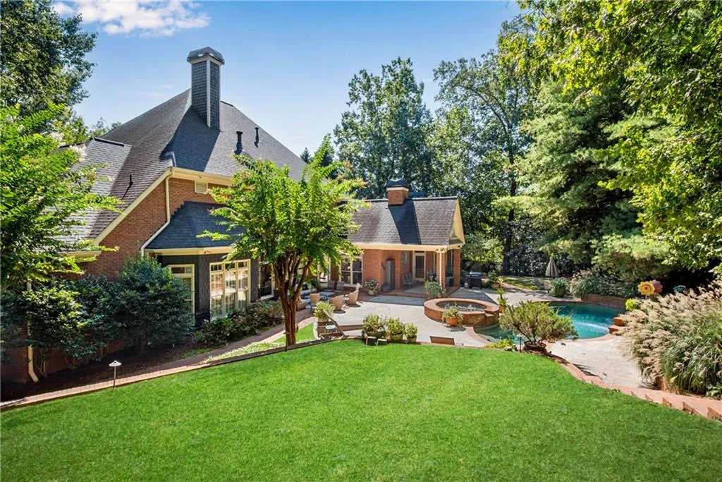 5950 Long Island Drive Nw, Atlanta, Georgia 30328, 5 Bedrooms Bedrooms, ,4 BathroomsBathrooms,Residential,For Sale,5950 Long Island Drive Nw,7655107