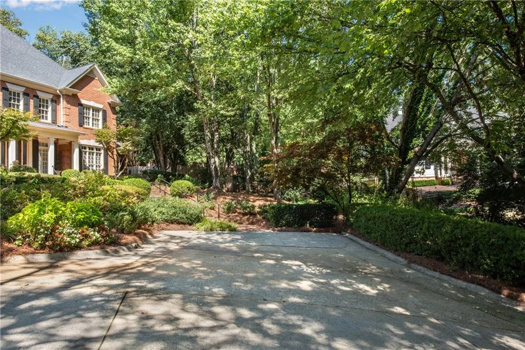 5950 Long Island Drive Nw, Atlanta, Georgia 30328, 5 Bedrooms Bedrooms, ,4 BathroomsBathrooms,Residential,For Sale,5950 Long Island Drive Nw,7655107