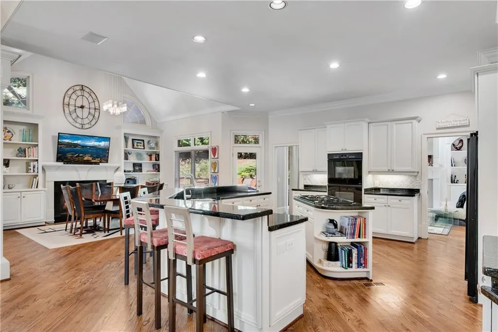 5950 Long Island Drive Nw, Atlanta, Georgia 30328, 5 Bedrooms Bedrooms, ,4 BathroomsBathrooms,Residential,For Sale,5950 Long Island Drive Nw,7655107