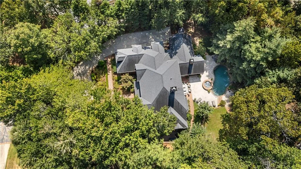 5950 Long Island Drive Nw, Atlanta, Georgia 30328, 5 Bedrooms Bedrooms, ,4 BathroomsBathrooms,Residential,For Sale,5950 Long Island Drive Nw,7655107