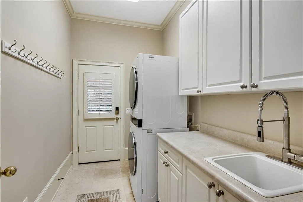 5950 Long Island Drive Nw, Atlanta, Georgia 30328, 5 Bedrooms Bedrooms, ,4 BathroomsBathrooms,Residential,For Sale,5950 Long Island Drive Nw,7655107