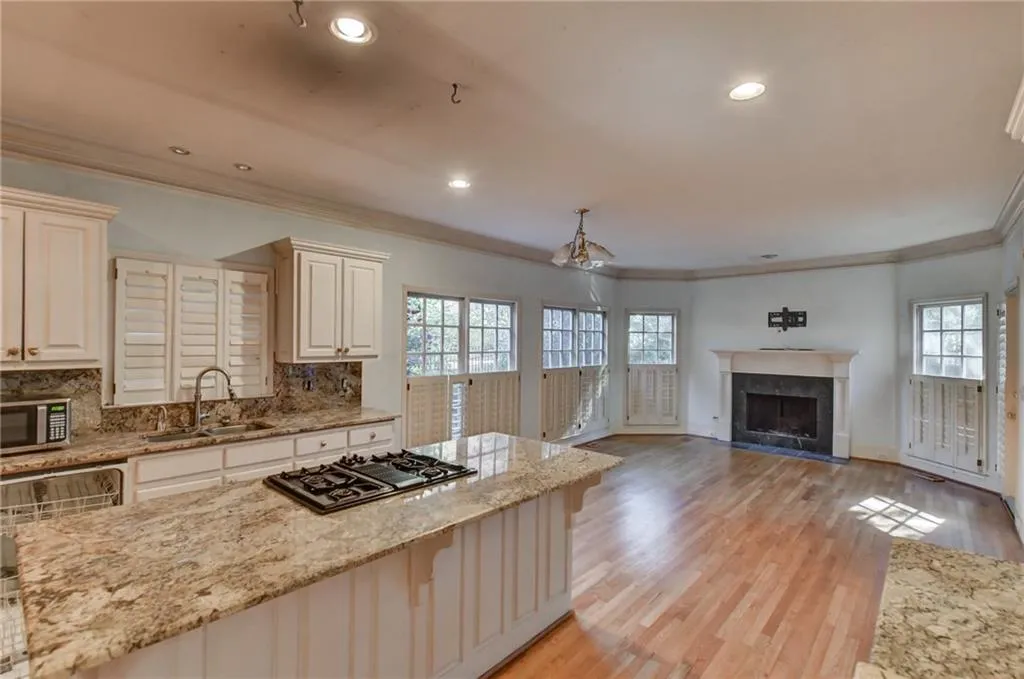 4475 Crestwicke Pointe, Atlanta, Georgia 30319, 5 Bedrooms Bedrooms, ,4 BathroomsBathrooms,Residential,Sold,4475 Crestwicke Pointe,6963545