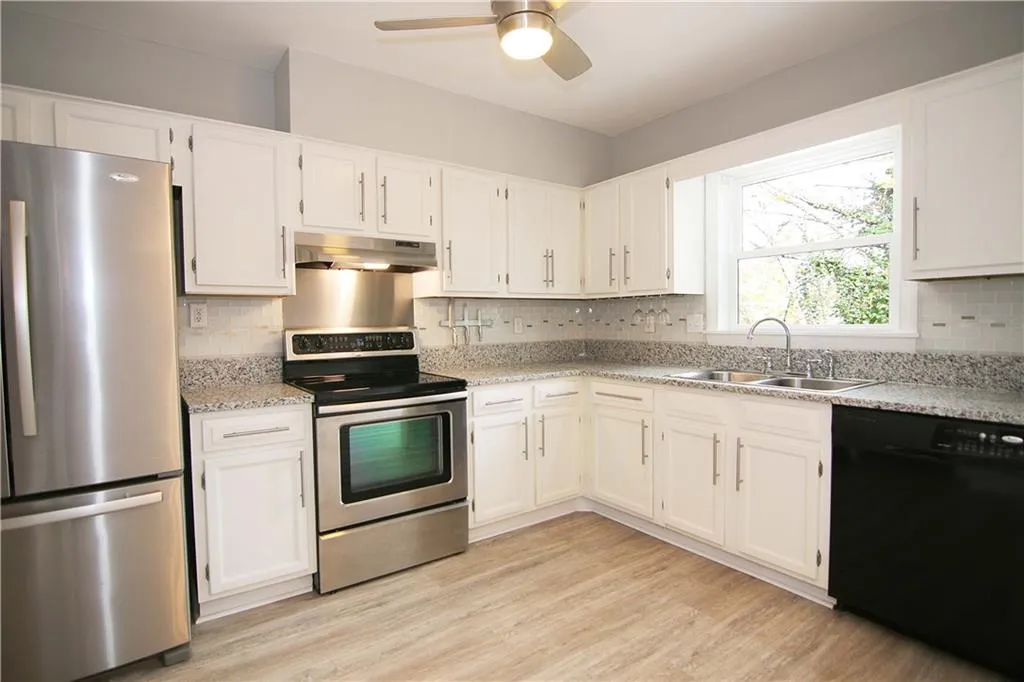 7500 Roswell Road Unit 92, Sandy Springs, Georgia 30350, 2 Bedrooms Bedrooms, ,2 BathroomsBathrooms,Residential,Sold,7500 Roswell Road Unit 92,6100589