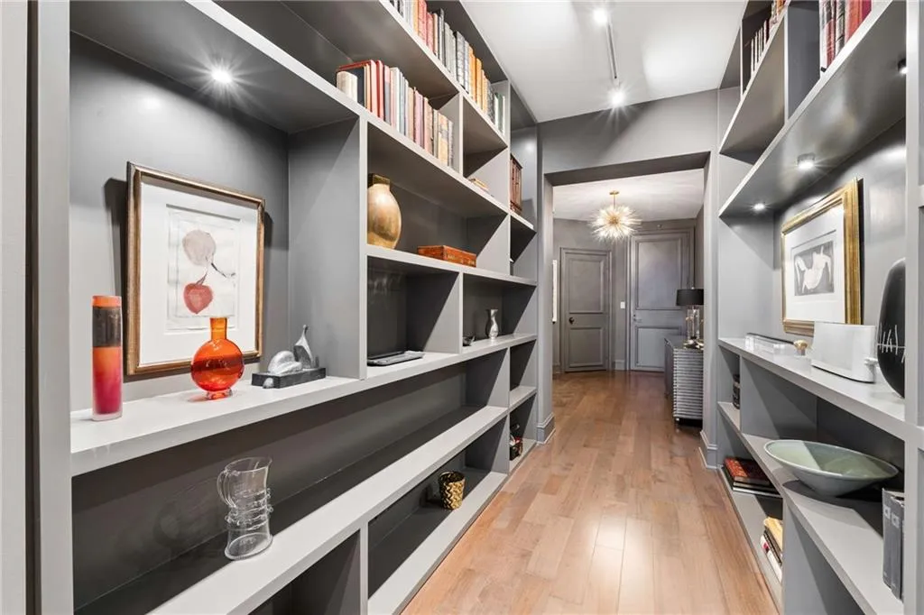 2660 Peachtree Road Nw Unit 28f, Atlanta, Georgia 30305, 2 Bedrooms Bedrooms, 0 ,2 BathroomsBathrooms,Residential,For Sale,2660 Peachtree Road Nw Unit 28f,7736516