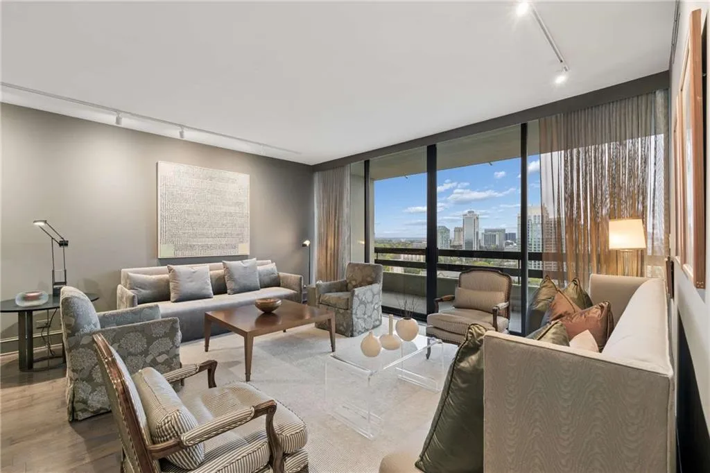 2660 Peachtree Road Nw Unit 28f, Atlanta, Georgia 30305, 2 Bedrooms Bedrooms, 0 ,2 BathroomsBathrooms,Residential,For Sale,2660 Peachtree Road Nw Unit 28f,7736516