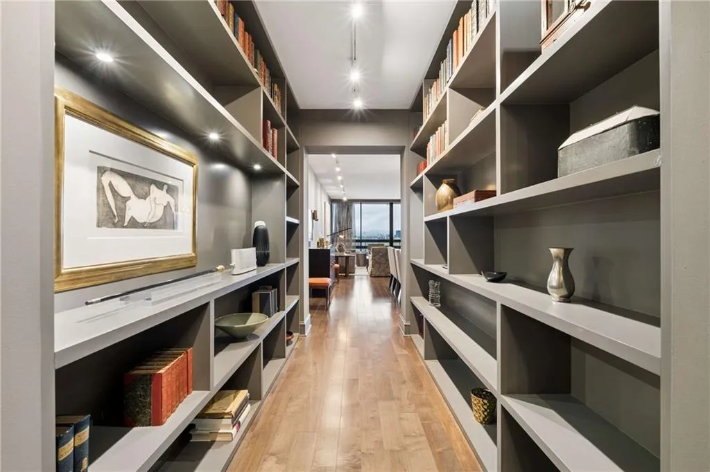 2660 Peachtree Road Nw Unit 28f, Atlanta, Georgia 30305, 2 Bedrooms Bedrooms, 0 ,2 BathroomsBathrooms,Residential,For Sale,2660 Peachtree Road Nw Unit 28f,7736516