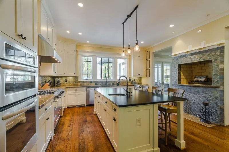 60 Forrest Lake Drive, Atlanta, Georgia 30327, 5 Bedrooms Bedrooms, ,6 BathroomsBathrooms,Residential,Sold,60 Forrest Lake Drive,5982320