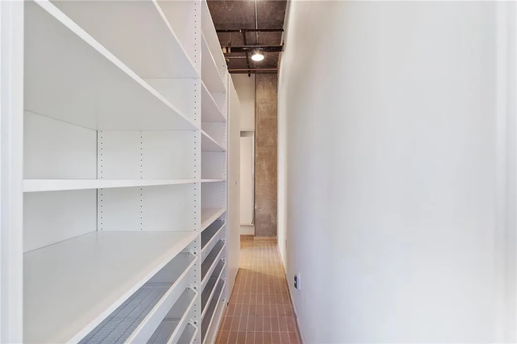 Walk in closet with tile patterned flooring