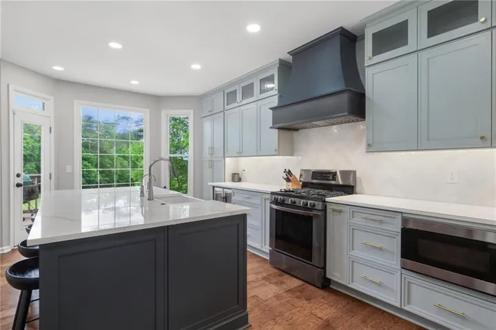 WOW!!! LOOK AT THIS BEAUTIFULLY UPDATED CUSTOM KITCHEN!