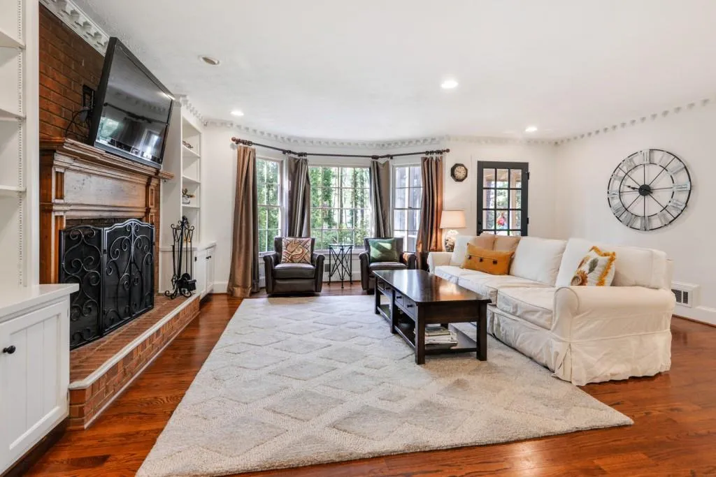 240 Drummen Court Ne, Sandy Springs, Georgia 30328, 5 Bedrooms Bedrooms, ,3 BathroomsBathrooms,Residential,Sold,240 Drummen Court Ne,6705041