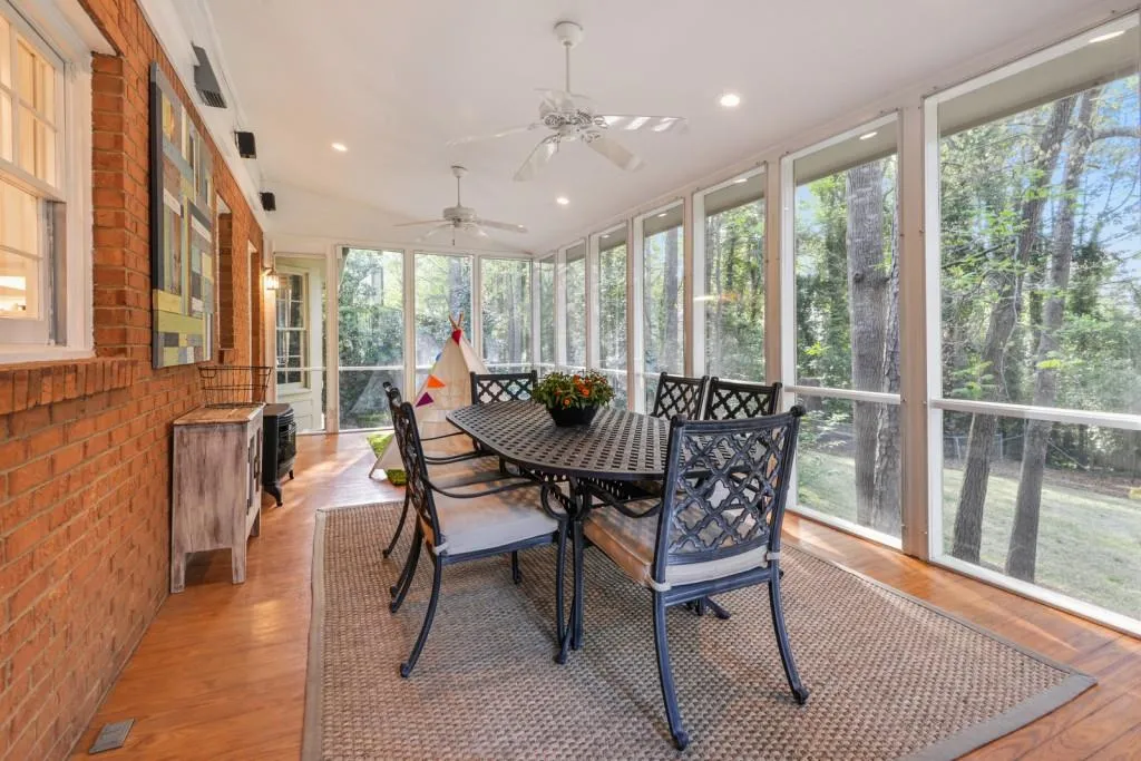 240 Drummen Court Ne, Sandy Springs, Georgia 30328, 5 Bedrooms Bedrooms, ,3 BathroomsBathrooms,Residential,Sold,240 Drummen Court Ne,6705041