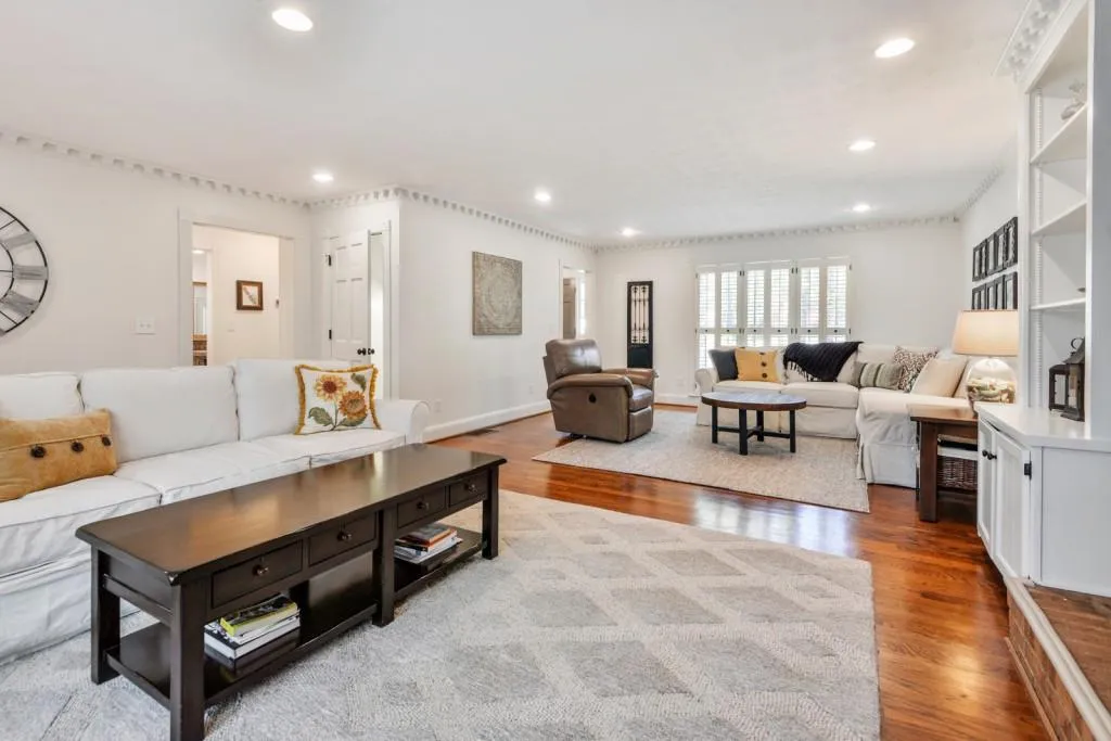 240 Drummen Court Ne, Sandy Springs, Georgia 30328, 5 Bedrooms Bedrooms, ,3 BathroomsBathrooms,Residential,Sold,240 Drummen Court Ne,6705041
