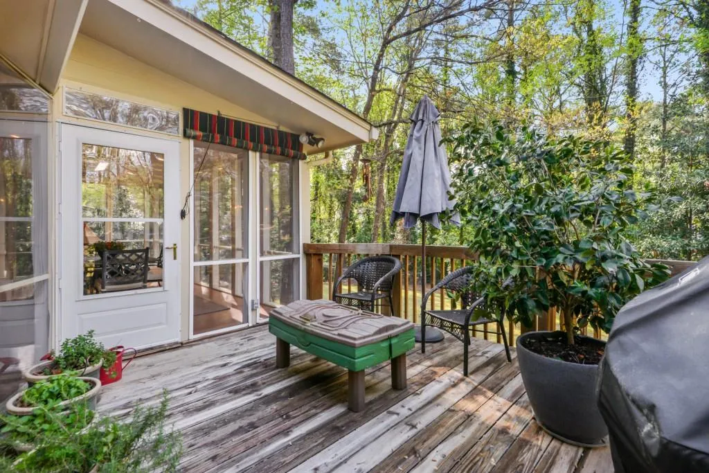 240 Drummen Court Ne, Sandy Springs, Georgia 30328, 5 Bedrooms Bedrooms, ,3 BathroomsBathrooms,Residential,Sold,240 Drummen Court Ne,6705041