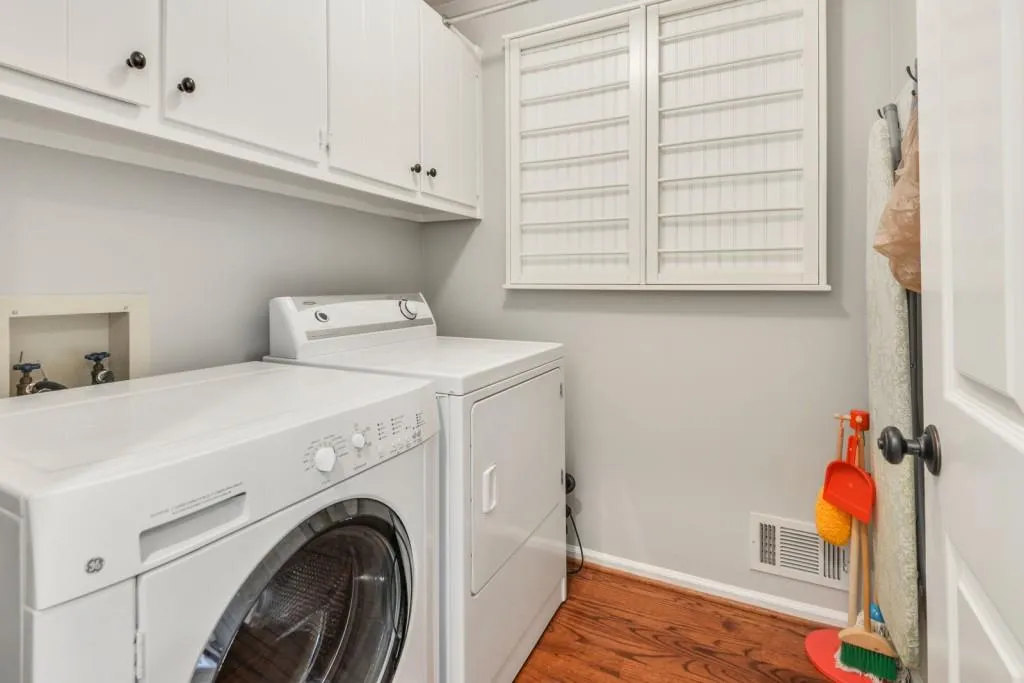 240 Drummen Court Ne, Sandy Springs, Georgia 30328, 5 Bedrooms Bedrooms, ,3 BathroomsBathrooms,Residential,Sold,240 Drummen Court Ne,6705041
