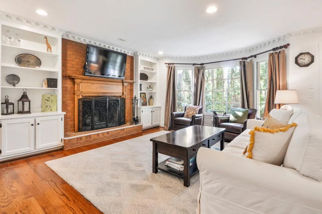 240 Drummen Court Ne, Sandy Springs, Georgia 30328, 5 Bedrooms Bedrooms, ,3 BathroomsBathrooms,Residential,Sold,240 Drummen Court Ne,6705041
