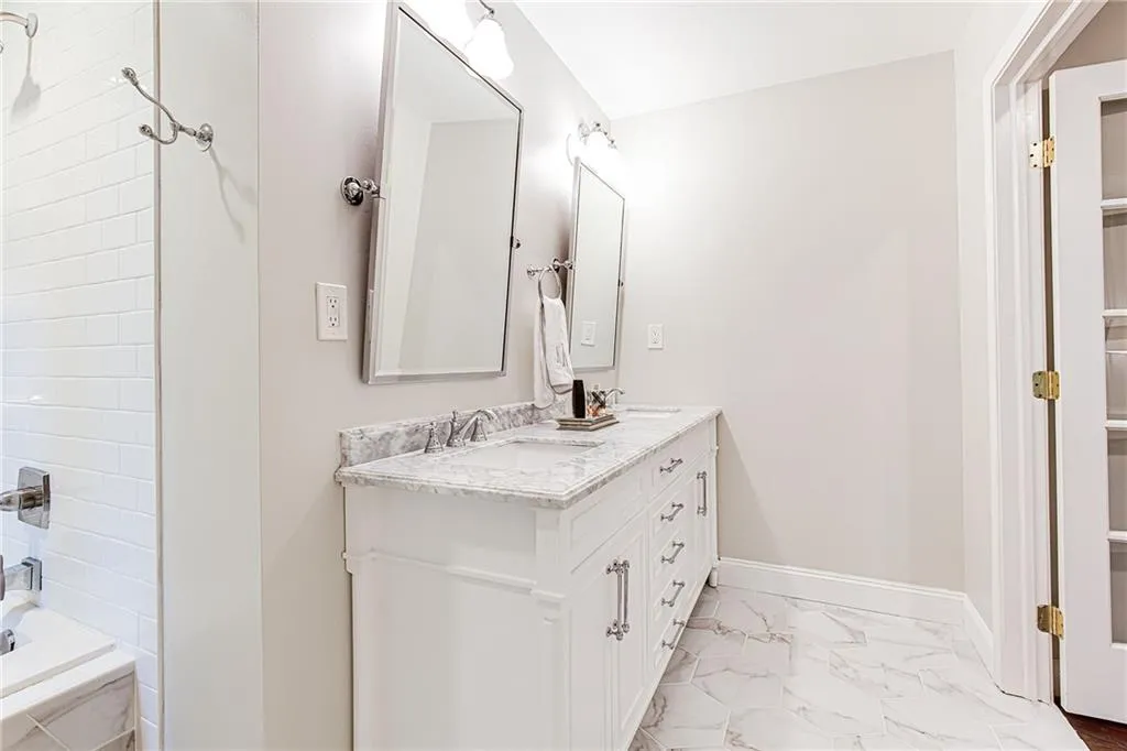 115 Finchley Court, Atlanta, Georgia 30328, 4 Bedrooms Bedrooms, ,3 BathroomsBathrooms,Residential,Sold,115 Finchley Court,6921154