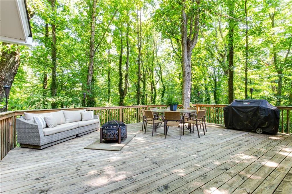 115 Finchley Court, Atlanta, Georgia 30328, 4 Bedrooms Bedrooms, ,3 BathroomsBathrooms,Residential,Sold,115 Finchley Court,6921154