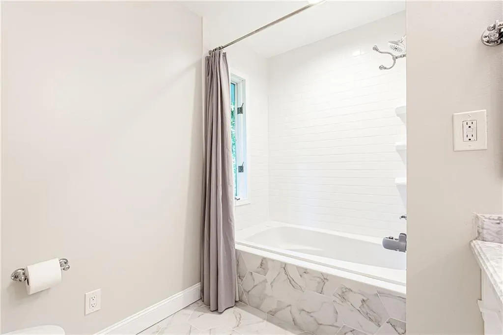 115 Finchley Court, Atlanta, Georgia 30328, 4 Bedrooms Bedrooms, ,3 BathroomsBathrooms,Residential,Sold,115 Finchley Court,6921154