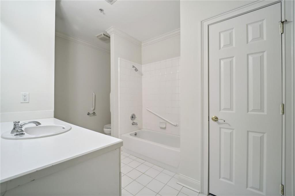 5415 Northland Drive Unit 201, Sandy Springs, Georgia 30342, 2 Bedrooms Bedrooms, ,2 BathroomsBathrooms,Residential,Sold,5415 Northland Drive Unit 201,7291597