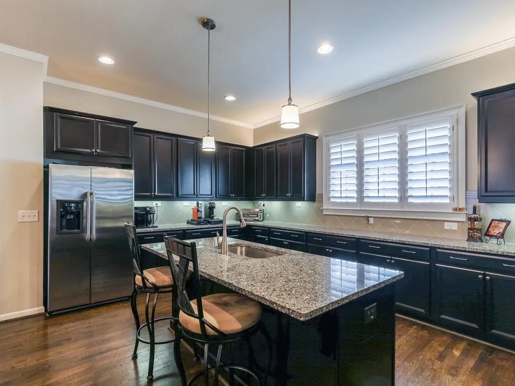 965 Thibideau Court, Sandy Springs, Georgia 30328, 3 Bedrooms Bedrooms, ,3 BathroomsBathrooms,Residential,Sold,965 Thibideau Court,6829360