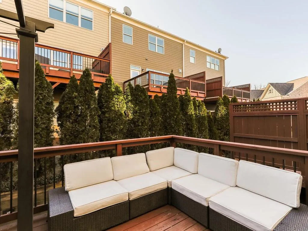 965 Thibideau Court, Sandy Springs, Georgia 30328, 3 Bedrooms Bedrooms, ,3 BathroomsBathrooms,Residential,Sold,965 Thibideau Court,6829360