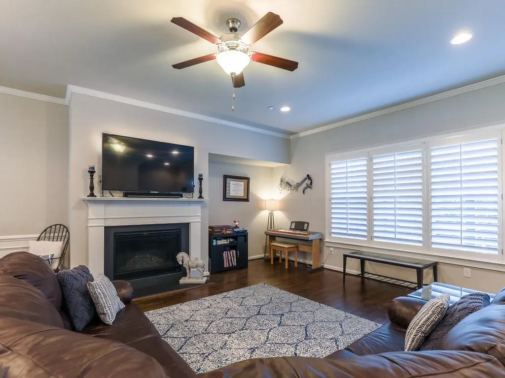 965 Thibideau Court, Sandy Springs, Georgia 30328, 3 Bedrooms Bedrooms, ,3 BathroomsBathrooms,Residential,Sold,965 Thibideau Court,6829360