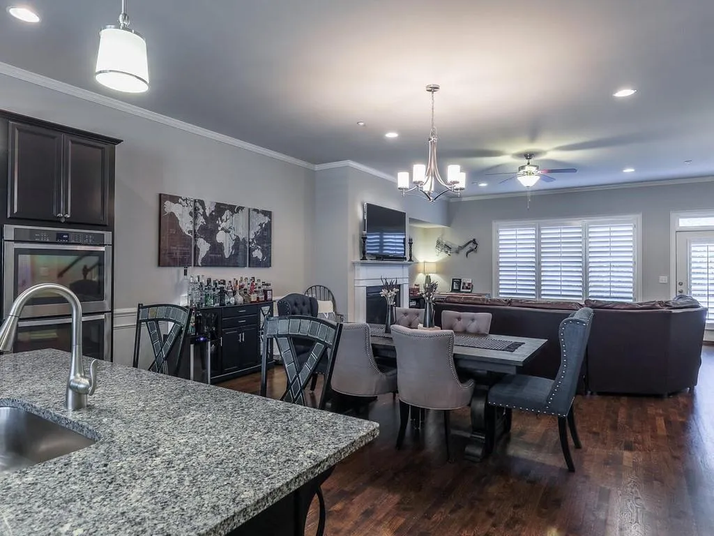 965 Thibideau Court, Sandy Springs, Georgia 30328, 3 Bedrooms Bedrooms, ,3 BathroomsBathrooms,Residential,Sold,965 Thibideau Court,6829360