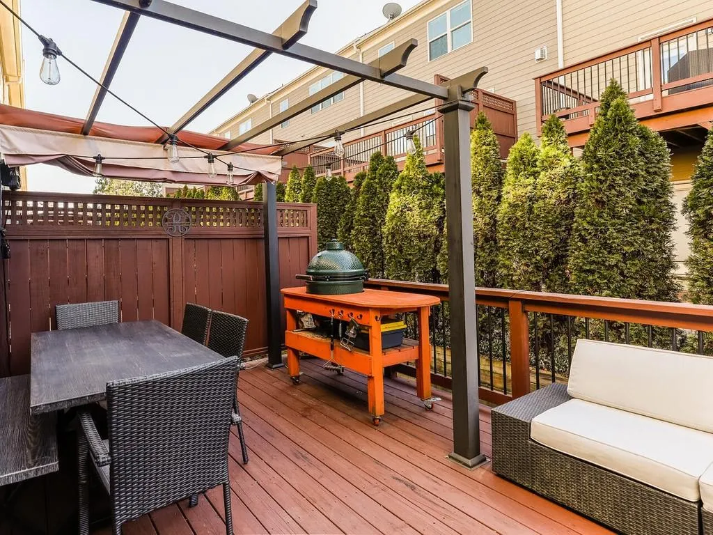 965 Thibideau Court, Sandy Springs, Georgia 30328, 3 Bedrooms Bedrooms, ,3 BathroomsBathrooms,Residential,Sold,965 Thibideau Court,6829360