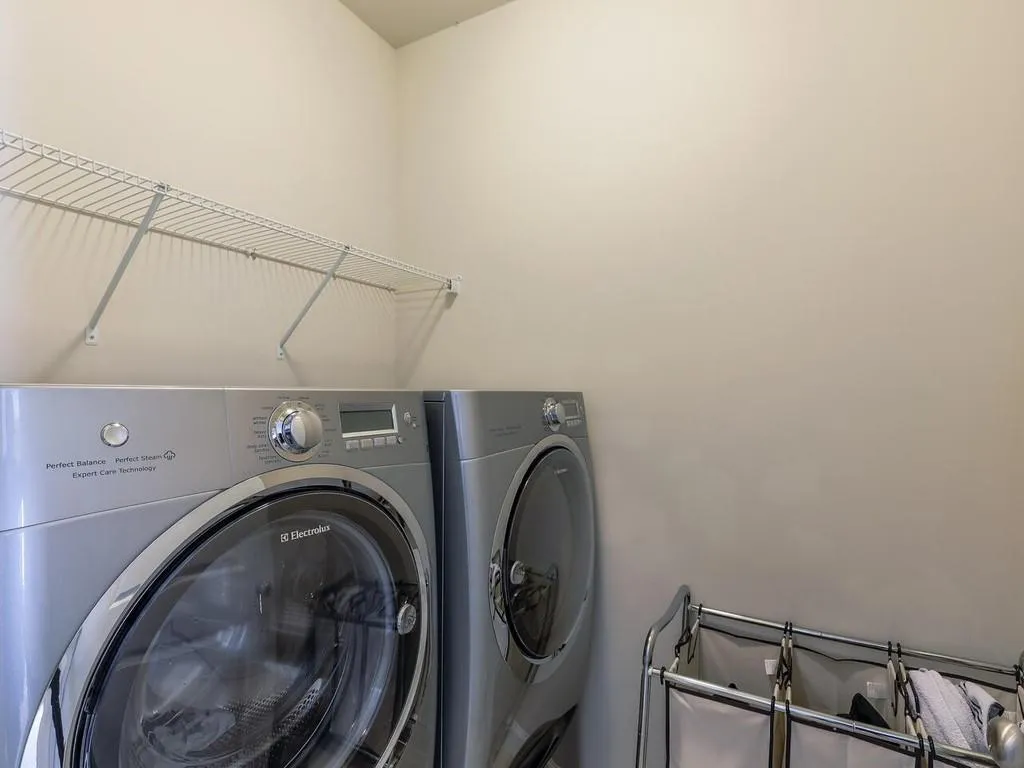 965 Thibideau Court, Sandy Springs, Georgia 30328, 3 Bedrooms Bedrooms, ,3 BathroomsBathrooms,Residential,Sold,965 Thibideau Court,6829360