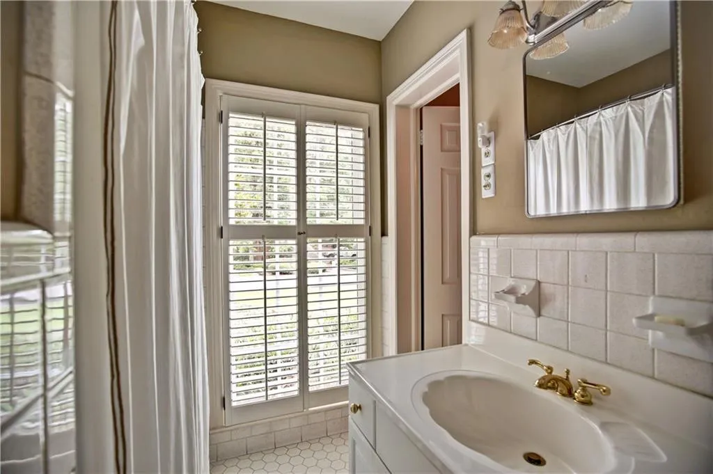 1070 Balmoral Road, Sandy Springs, Georgia 30319, 4 Bedrooms Bedrooms, ,3 BathroomsBathrooms,Residential,Sold,1070 Balmoral Road,5732529