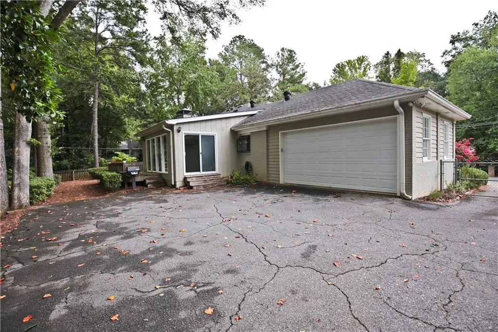1070 Balmoral Road, Sandy Springs, Georgia 30319, 4 Bedrooms Bedrooms, ,3 BathroomsBathrooms,Residential,Sold,1070 Balmoral Road,5732529