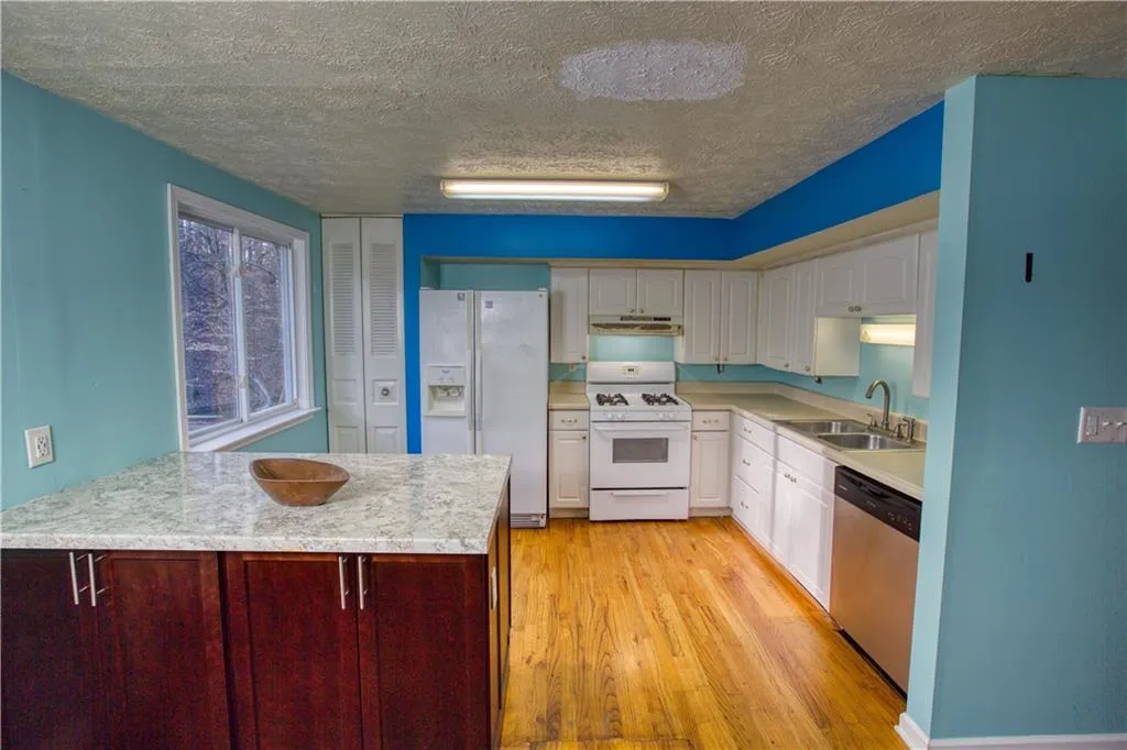 8832 Long Beach Circle, Atlanta, Georgia 30350, 3 Bedrooms Bedrooms, ,1 BathroomBathrooms,Residential,Sold,8832 Long Beach Circle,6672081