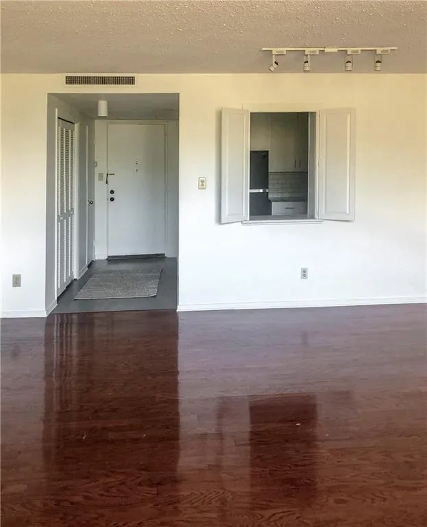 2965 Pharr Court S Unit 706, Atlanta, Georgia 30305, 2 Bedrooms Bedrooms, ,2 BathroomsBathrooms,Residential,Sold,2965 Pharr Court S Unit 706,6528356