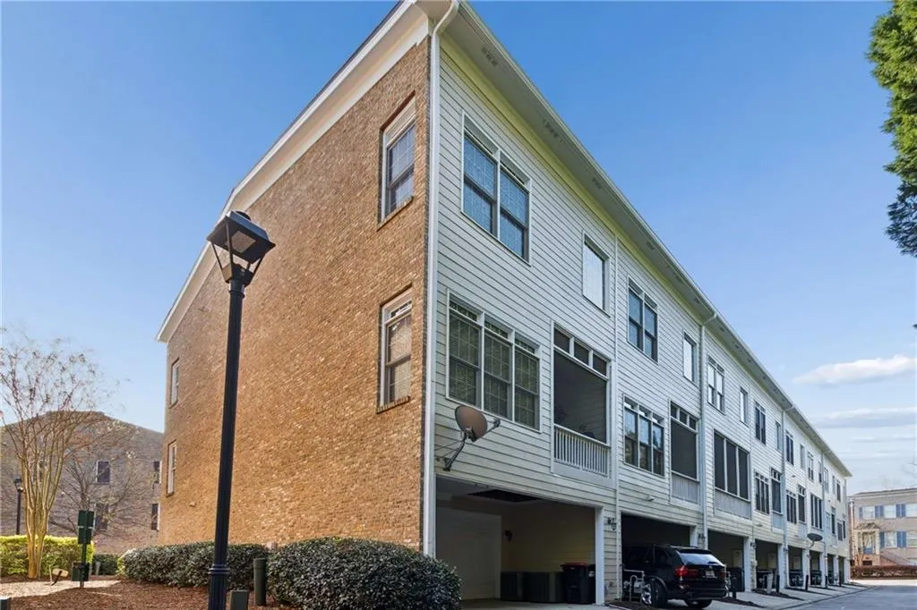 941 Persimmon Point, Atlanta, Georgia 30328, 3 Bedrooms Bedrooms, ,3 BathroomsBathrooms,Residential,For Sale,941 Persimmon Point,7736312