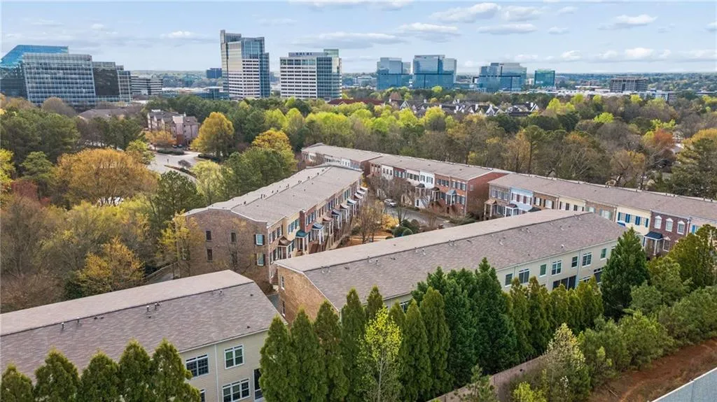 941 Persimmon Point, Atlanta, Georgia 30328, 3 Bedrooms Bedrooms, ,3 BathroomsBathrooms,Residential,For Sale,941 Persimmon Point,7736312