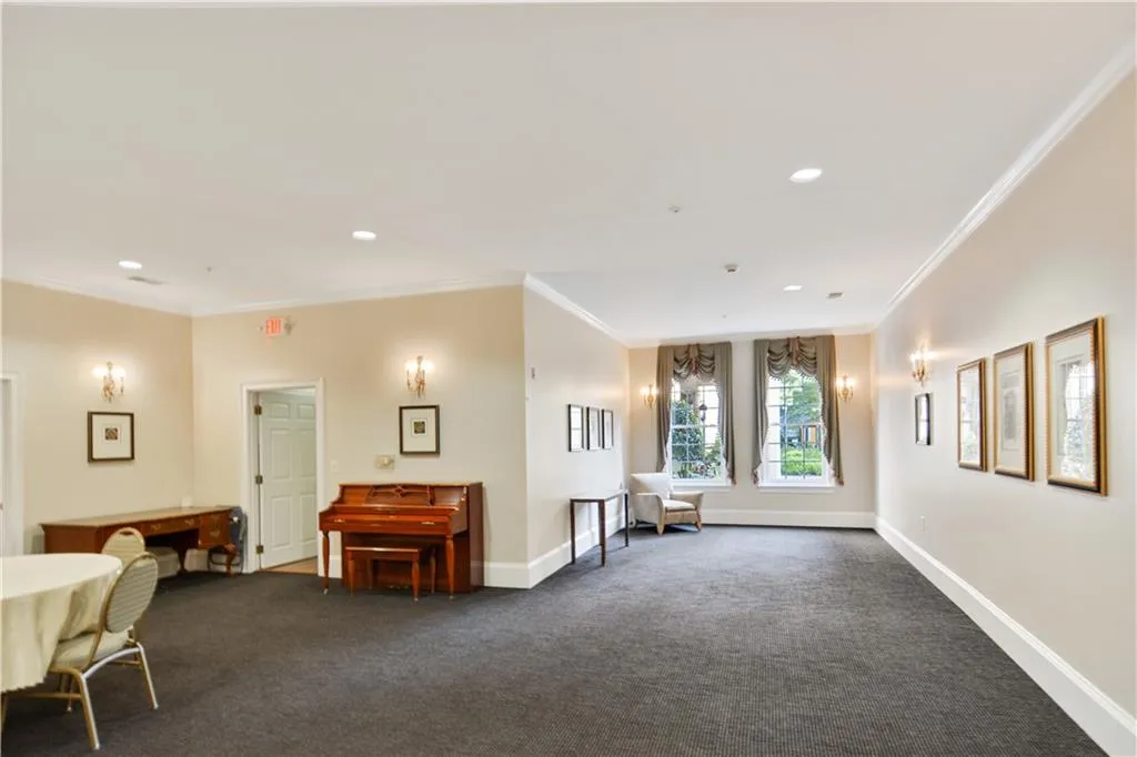 5415 Northland Drive Unit 203, Atlanta, Georgia 30342, 2 Bedrooms Bedrooms, ,2 BathroomsBathrooms,Residential,Sold,5415 Northland Drive Unit 203,6770699